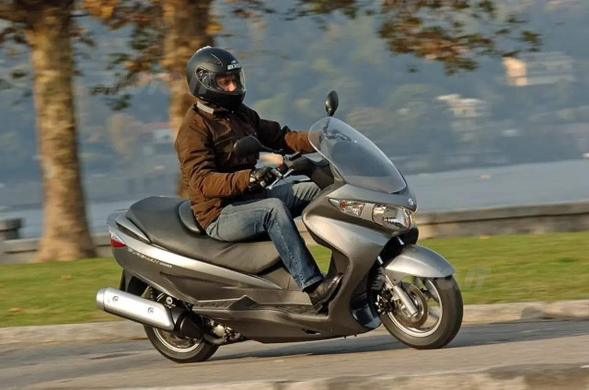 SUZUKI Burgman 200 (10)