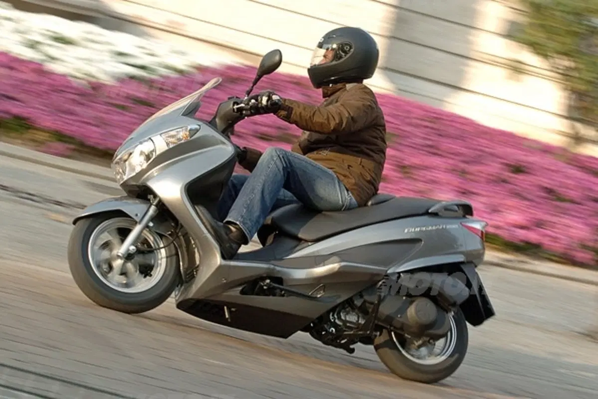 SUZUKI Burgman 200 (11)