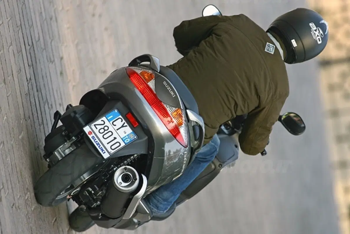 SUZUKI Burgman 200 (12)