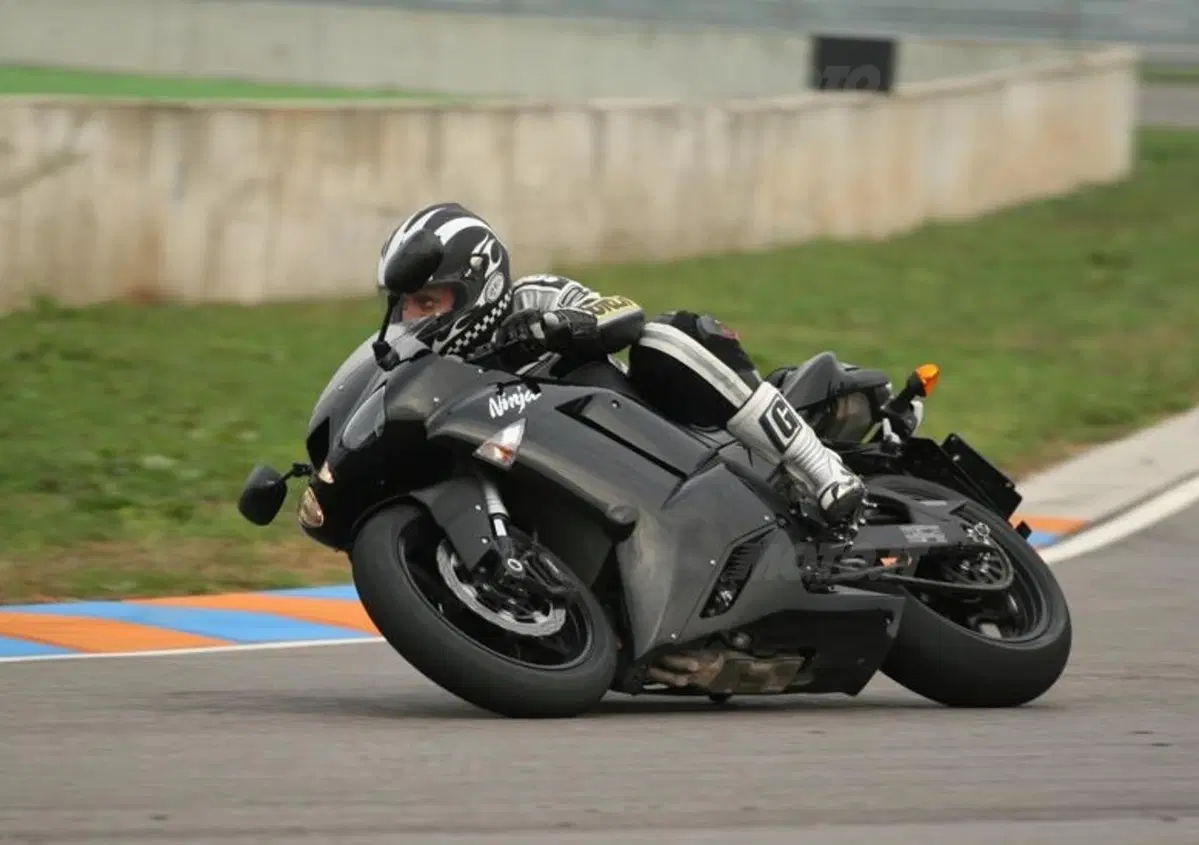 KAWASAKI Ninja ZX6-R