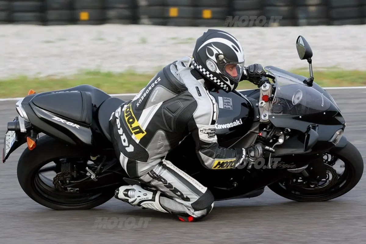 KAWASAKI Ninja ZX6-R (10)