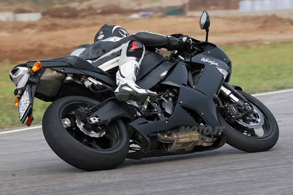 KAWASAKI Ninja ZX6-R (11)