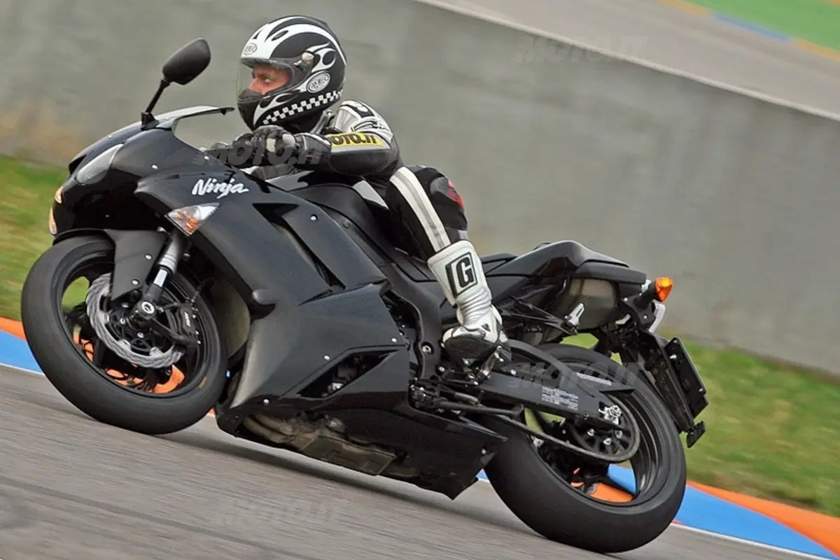 KAWASAKI Ninja ZX6-R (13)