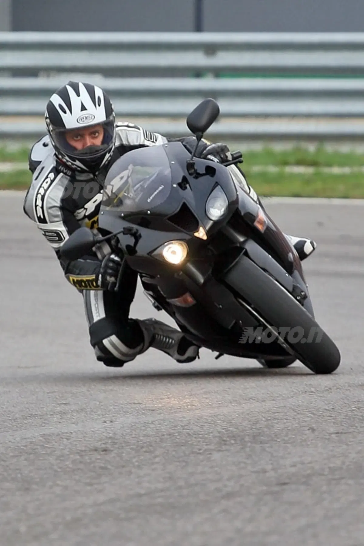 KAWASAKI Ninja ZX6-R (15)