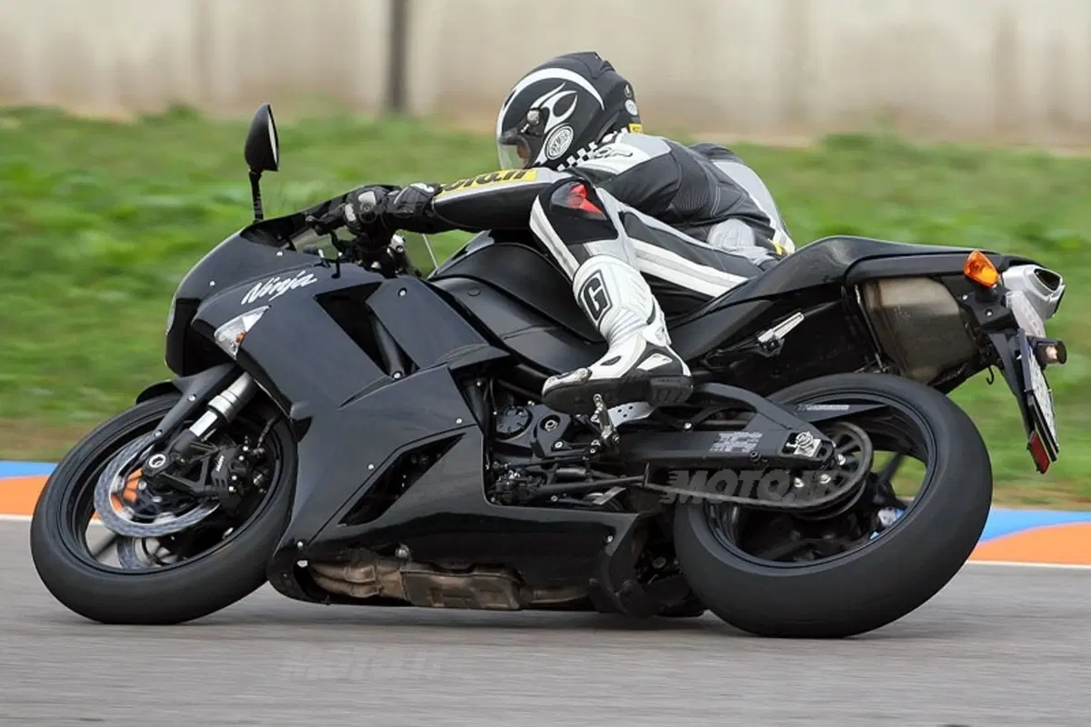 KAWASAKI Ninja ZX6-R (16)