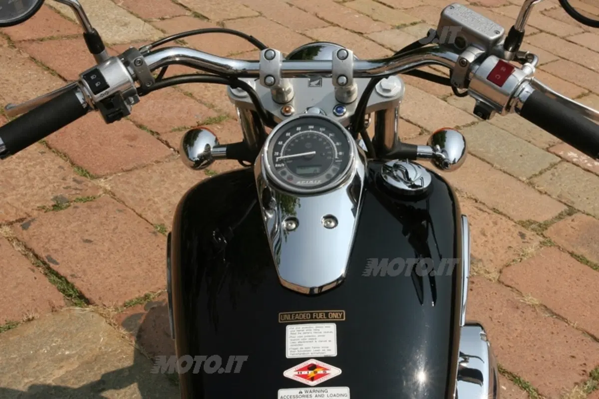 HONDA VT 750 Shadow Spirit (4)