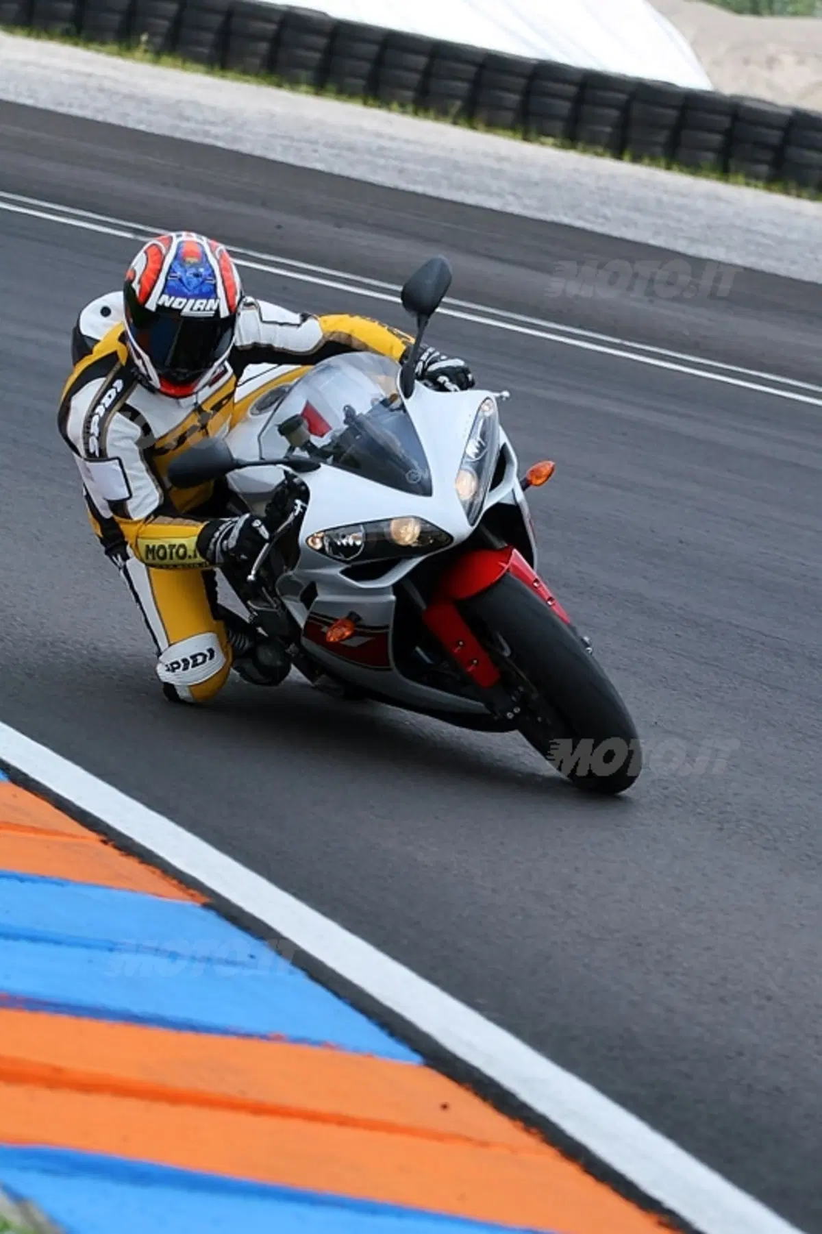 YAMAHA YZF R1 (11)