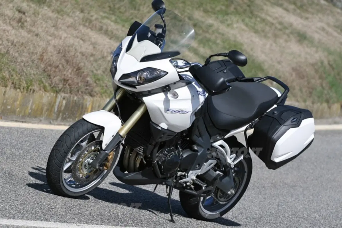 TRIUMPH TIGER 1050 (2)