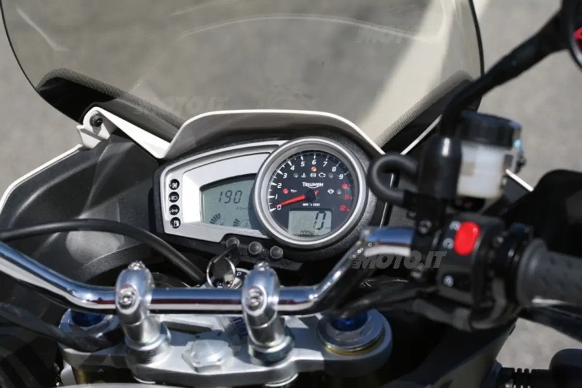 TRIUMPH TIGER 1050 (6)