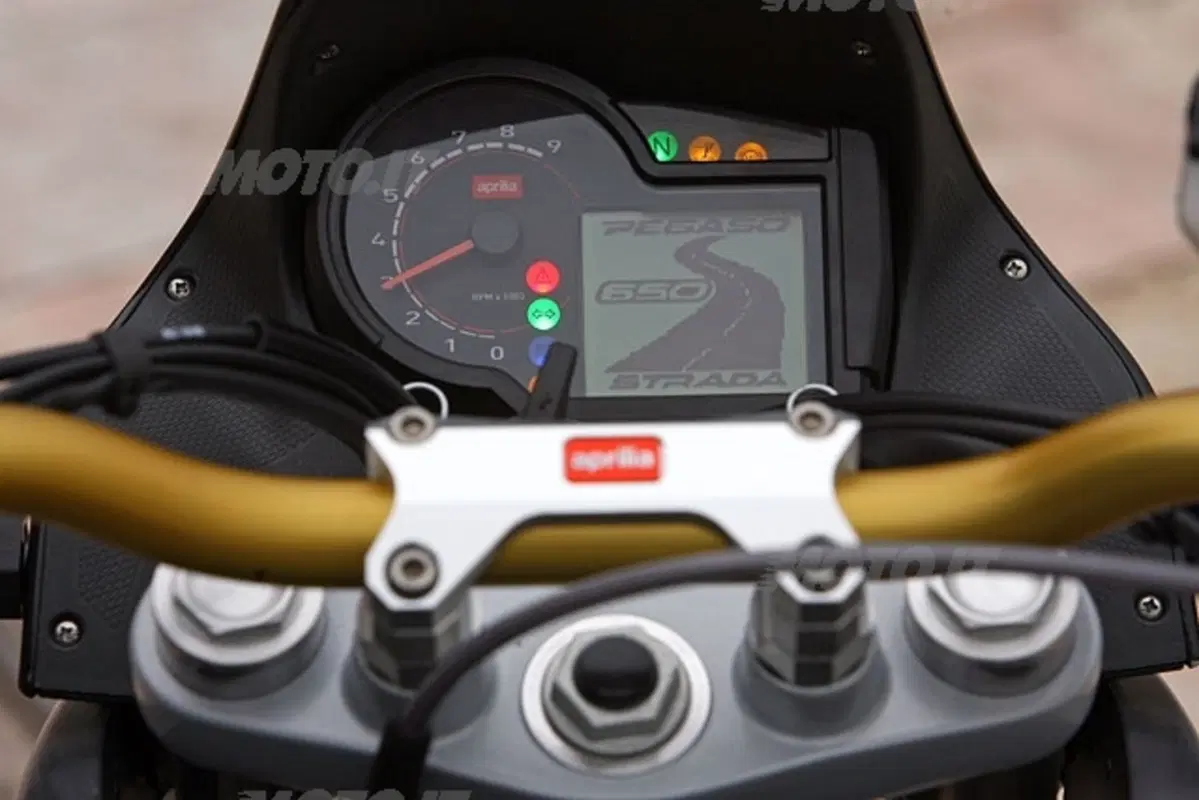 APRILIA Pegaso 650 Factory (4)