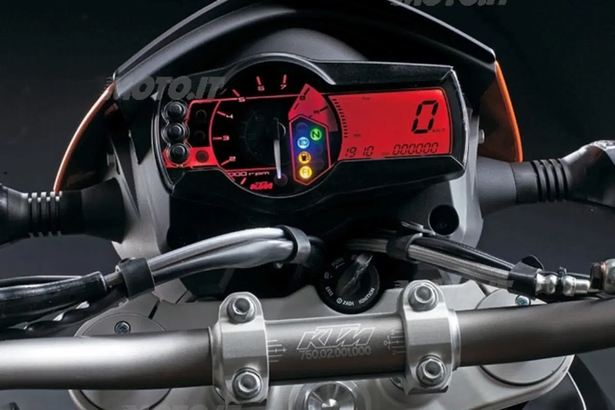 KTM 690 SM Base e Prestige (6)