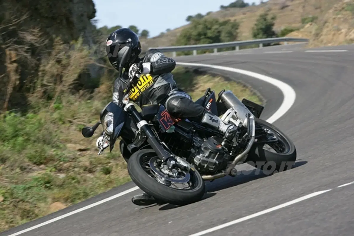 KTM 690 SM Base e Prestige (10)