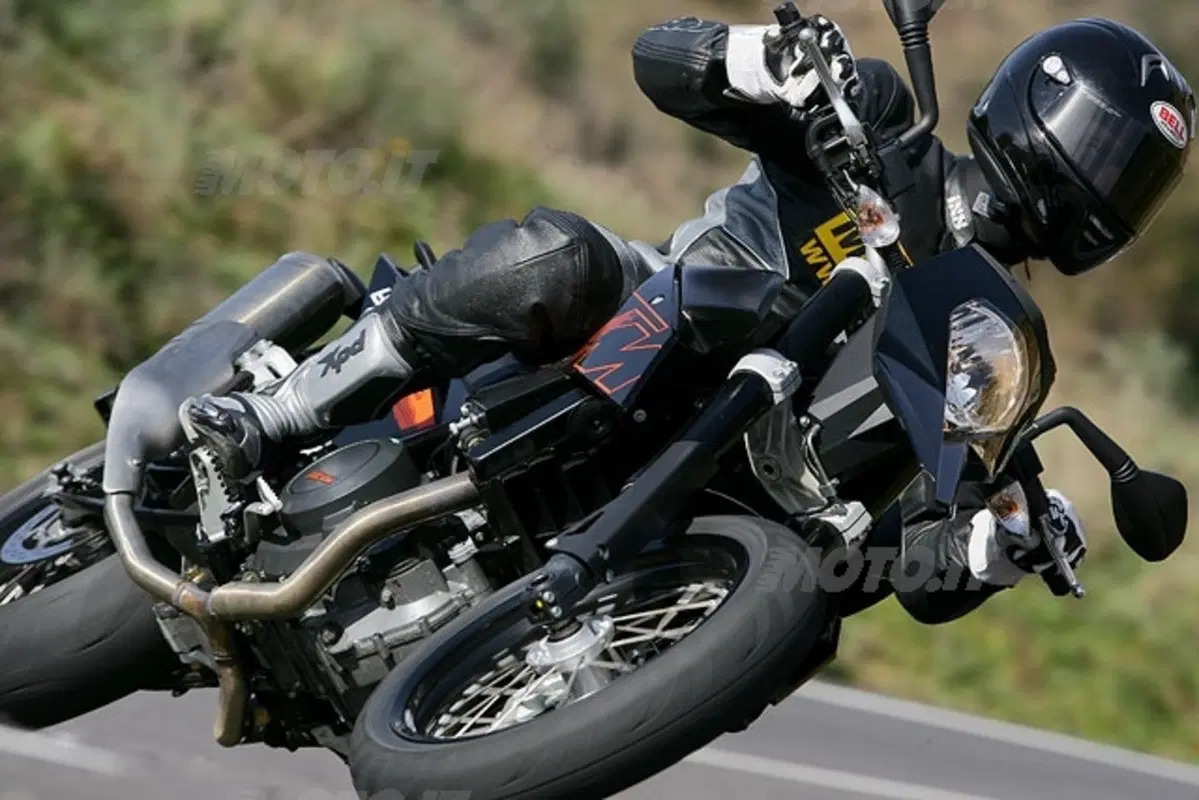 KTM 690 SM Base e Prestige (11)