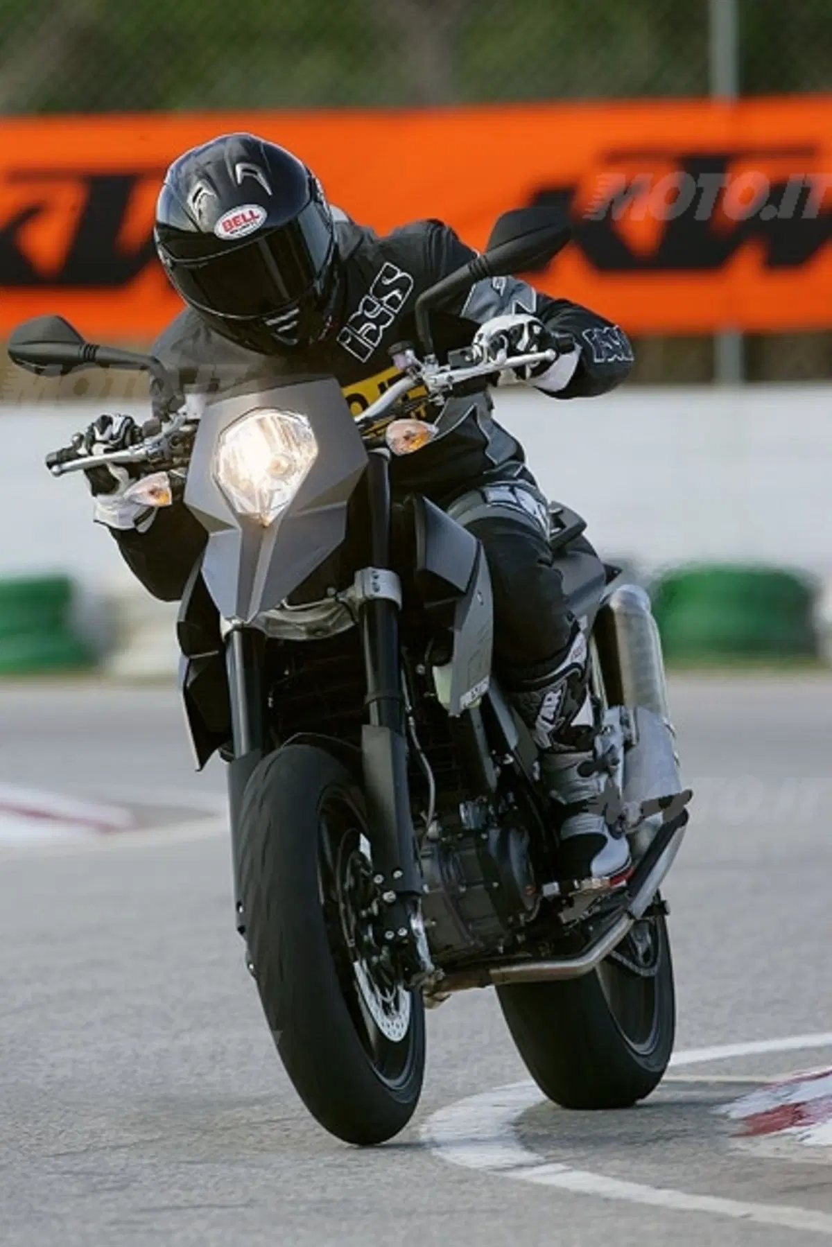 KTM 690 SM Base e Prestige (12)