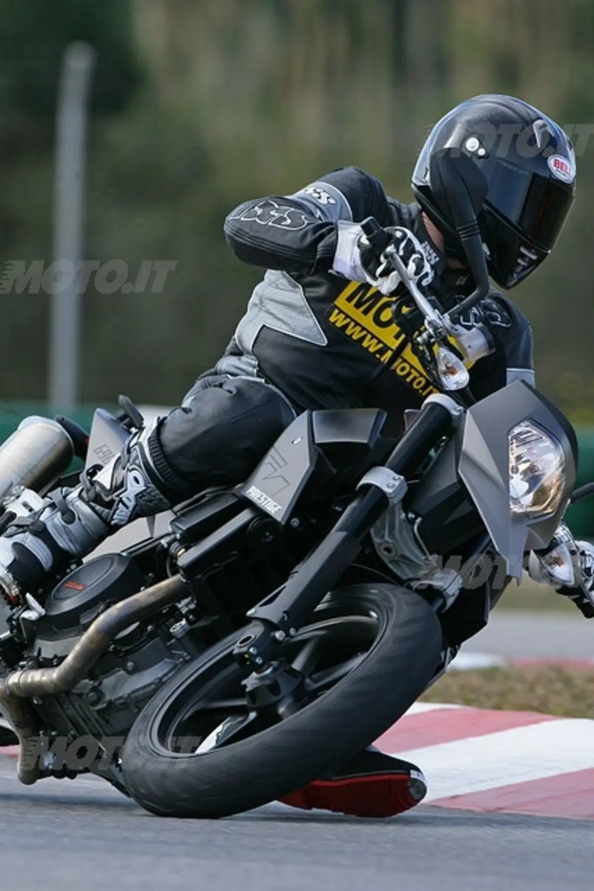 KTM 690 SM Base e Prestige (15)