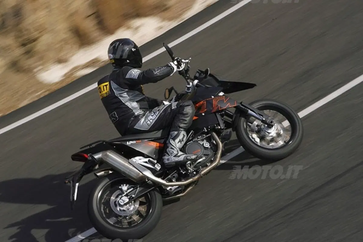 KTM 690 SM Base e Prestige (16)