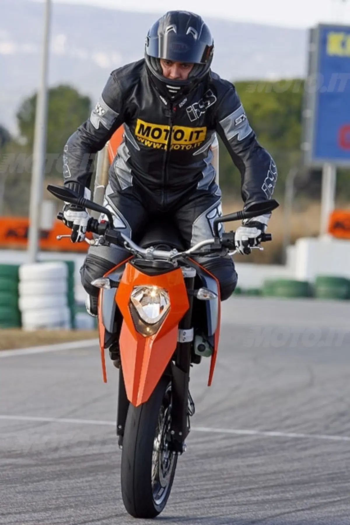 KTM 690 SM Base e Prestige (18)