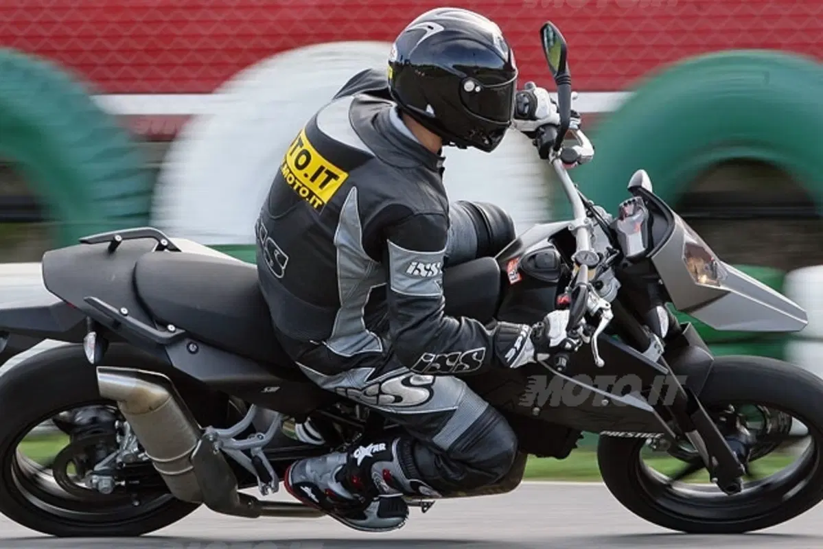 KTM 690 SM Base e Prestige (20)