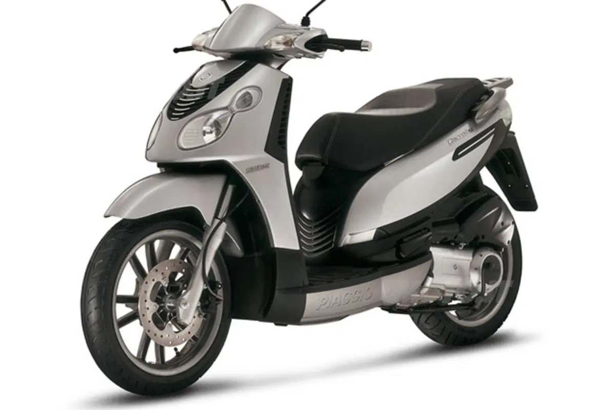 PIAGGIO Carnaby 125/200 (2)
