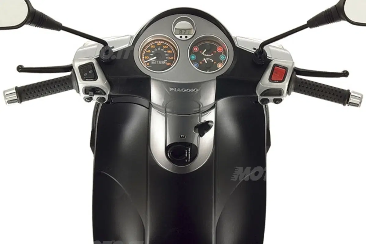 PIAGGIO Carnaby 125/200 (4)