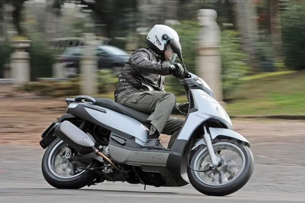 PIAGGIO Carnaby 125/200 (10)