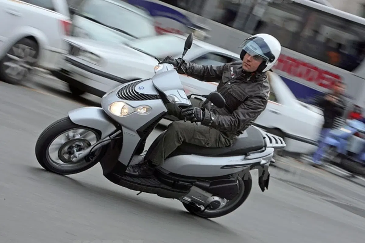 PIAGGIO Carnaby 125/200 (13)