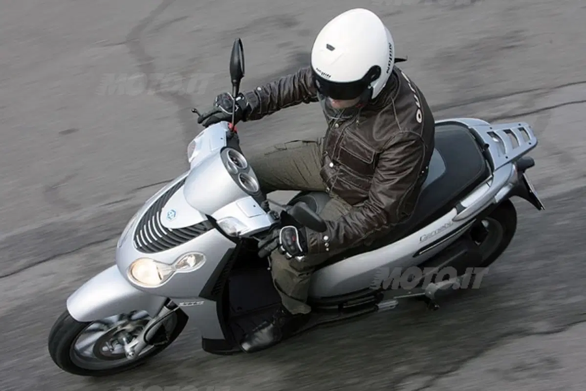 PIAGGIO Carnaby 125/200 (15)