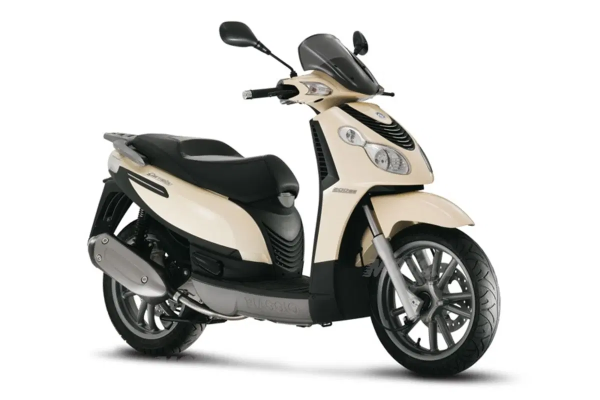 PIAGGIO Carnaby 200 (2)