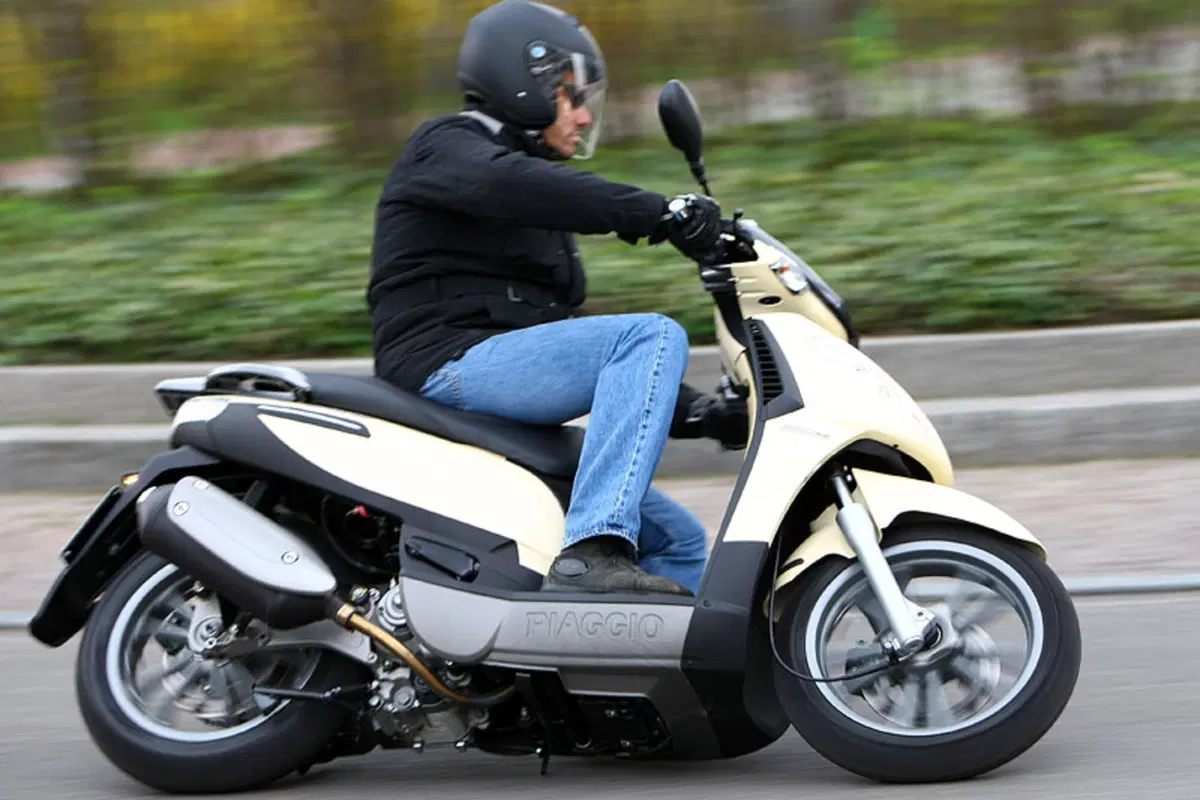 PIAGGIO Carnaby 200 (8)