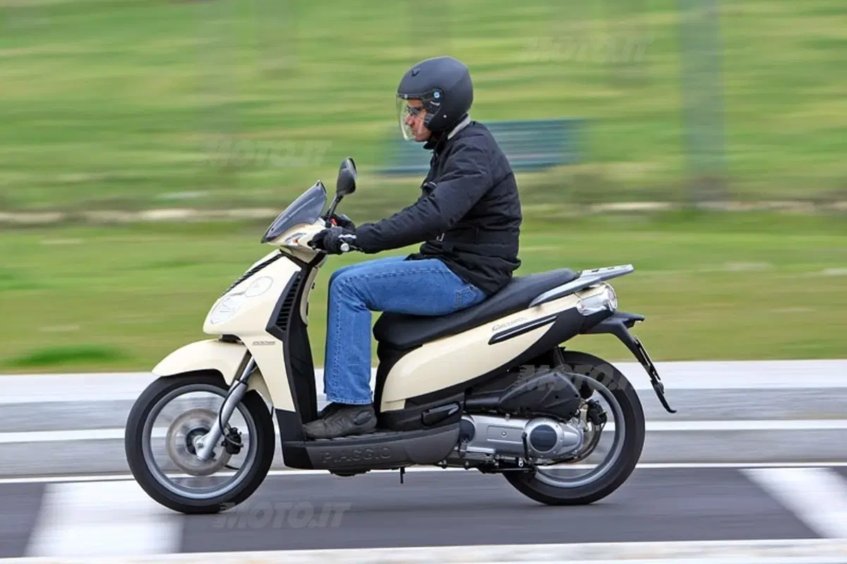 PIAGGIO Carnaby 200 (9)