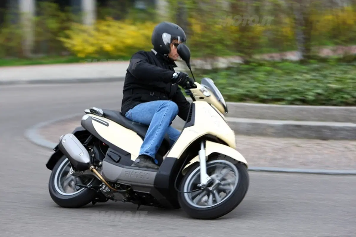 PIAGGIO Carnaby 200 (11)