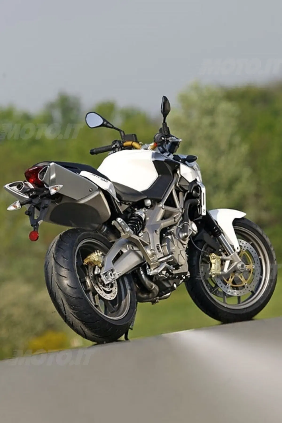 APRILIA SL Shiver 750 (2)