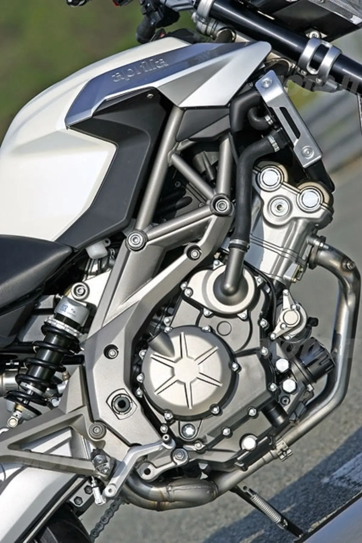 APRILIA SL Shiver 750 (4)