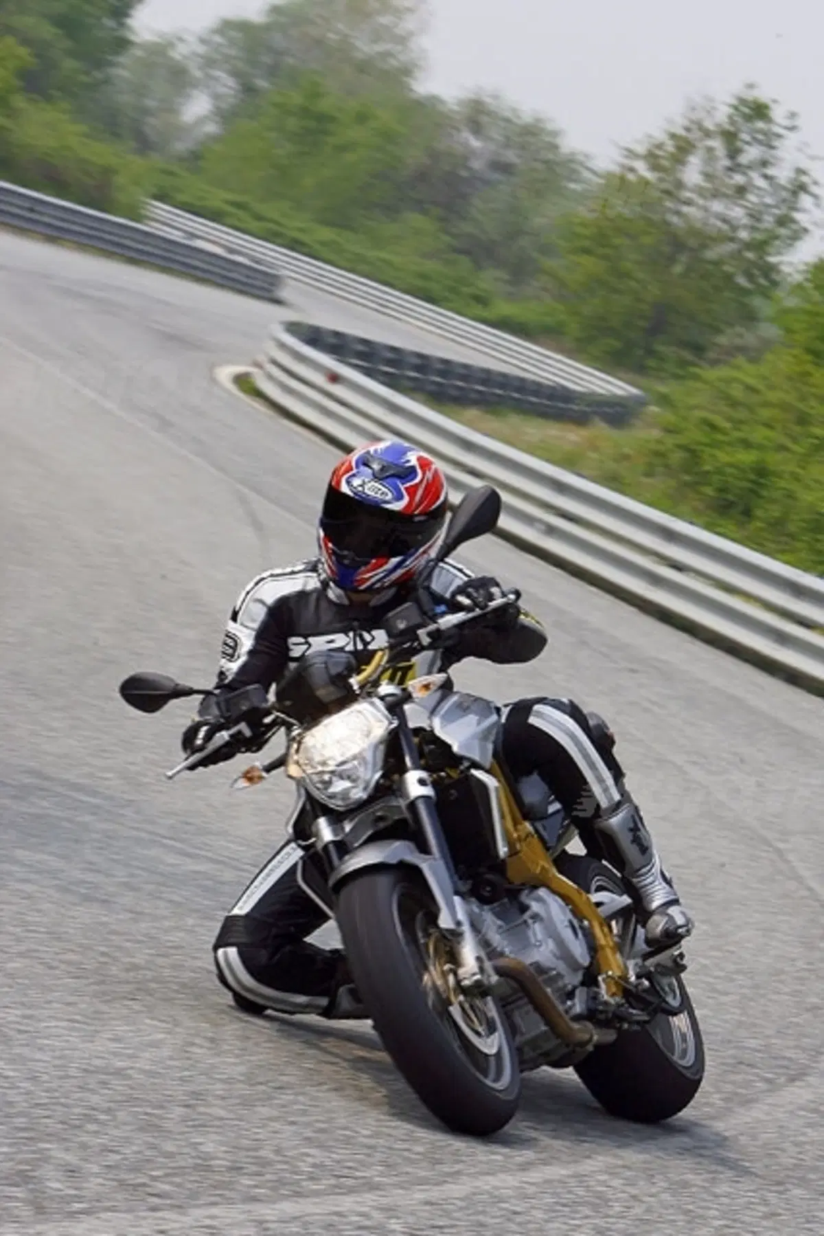 APRILIA SL Shiver 750 (9)