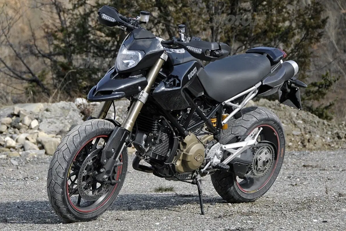DUCATI  Hypermotard 1100 S (2)