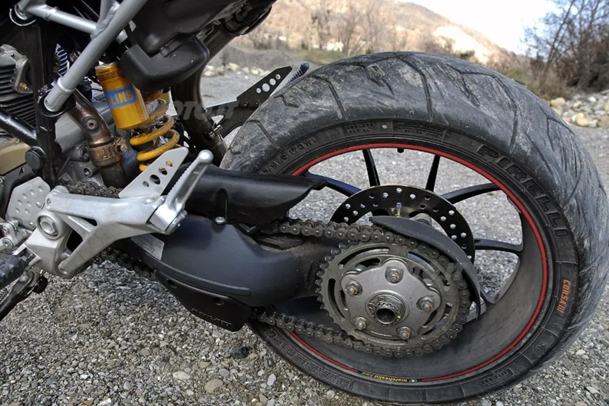 DUCATI  Hypermotard 1100 S (6)