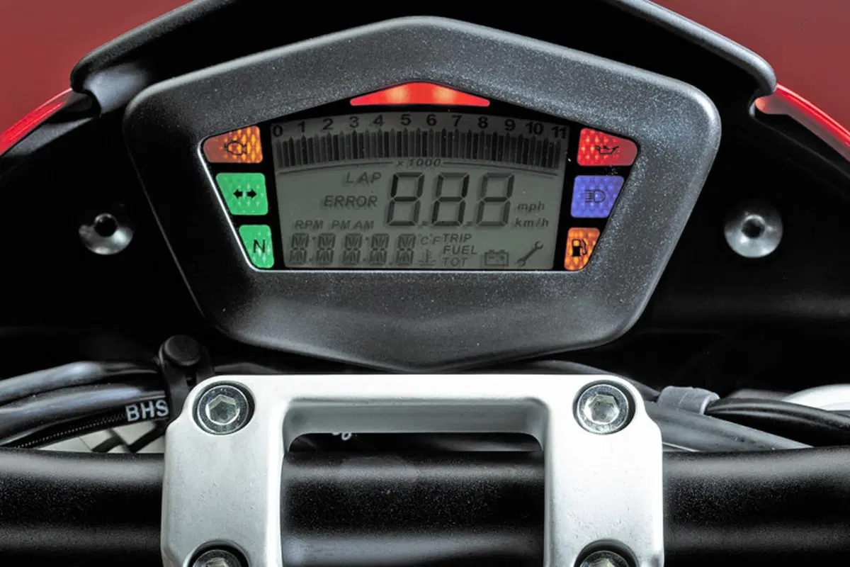 DUCATI  Hypermotard 1100 S (8)