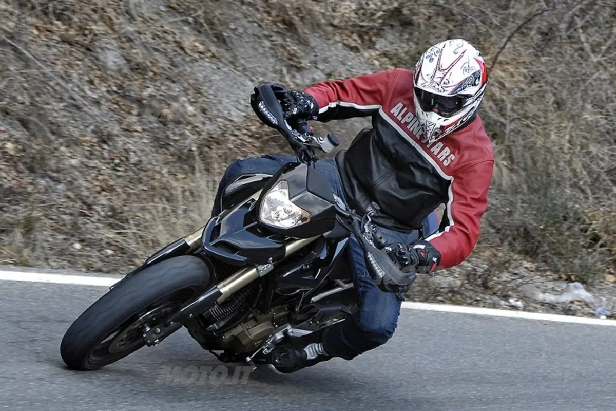 DUCATI  Hypermotard 1100 S (14)