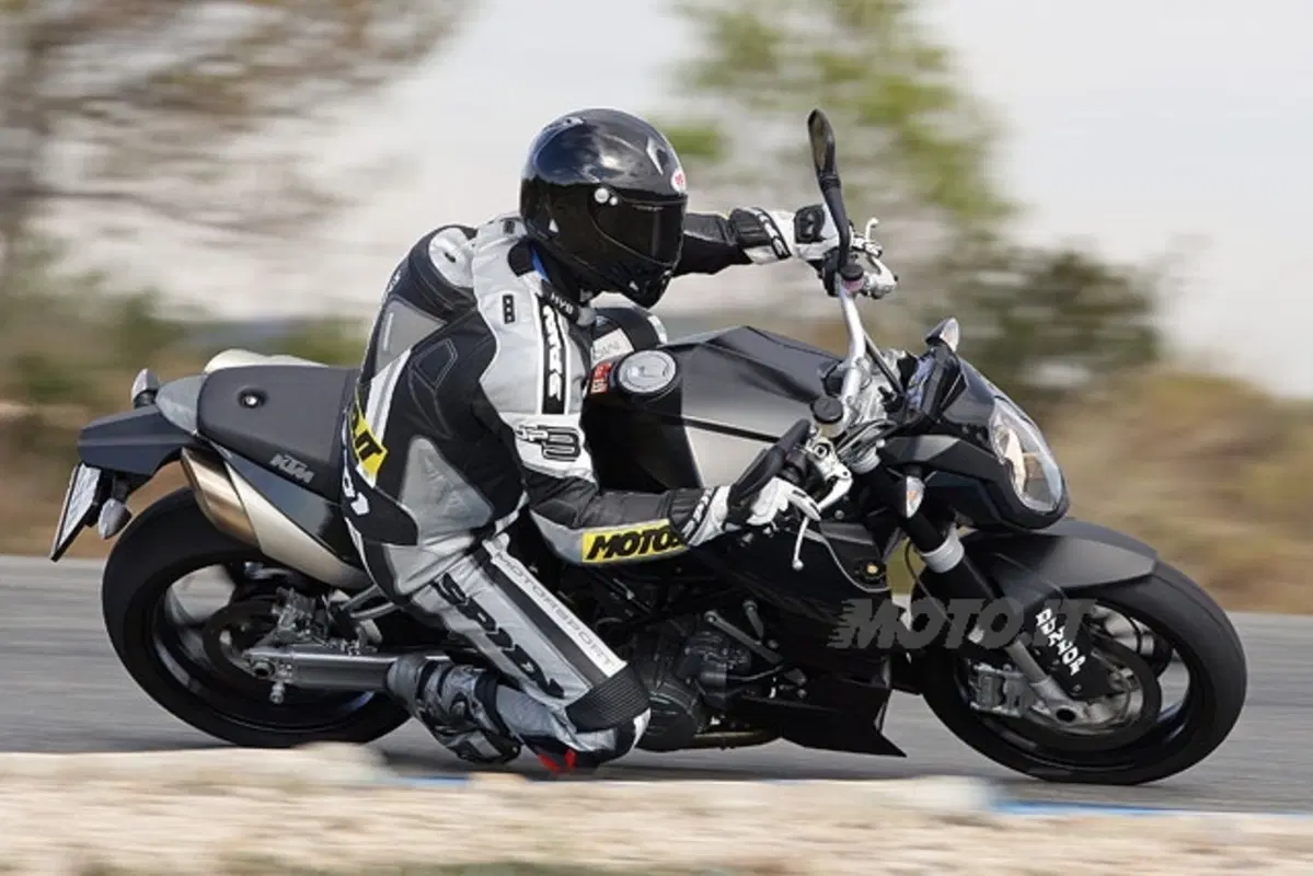 KTM 990 Super Duke (17)
