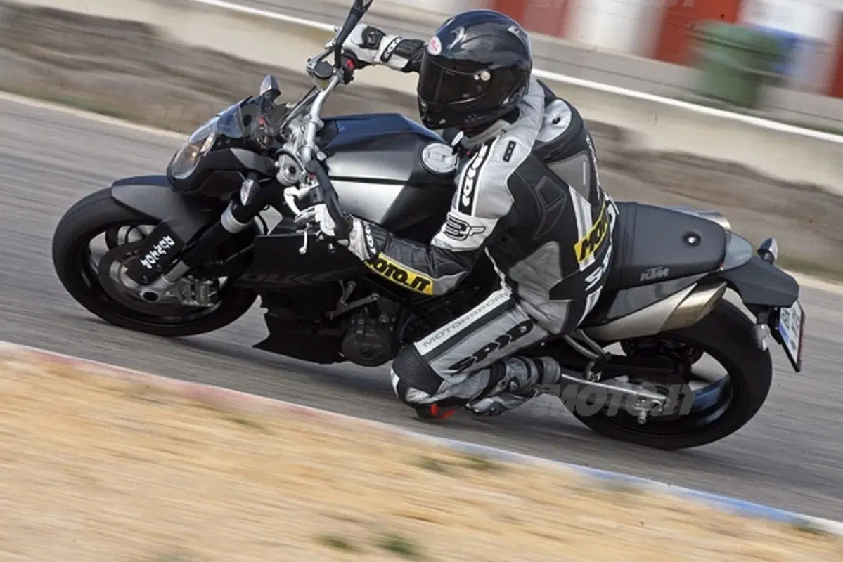 KTM 990 Super Duke (19)