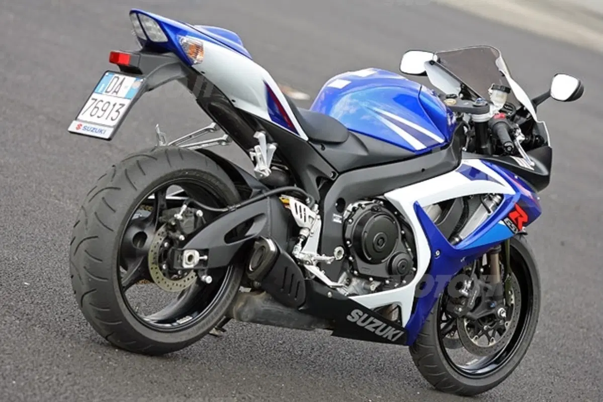 SUZUKI GSX-R 750 (2)