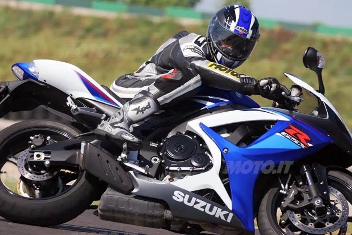 SUZUKI GSX-R 750 (10)
