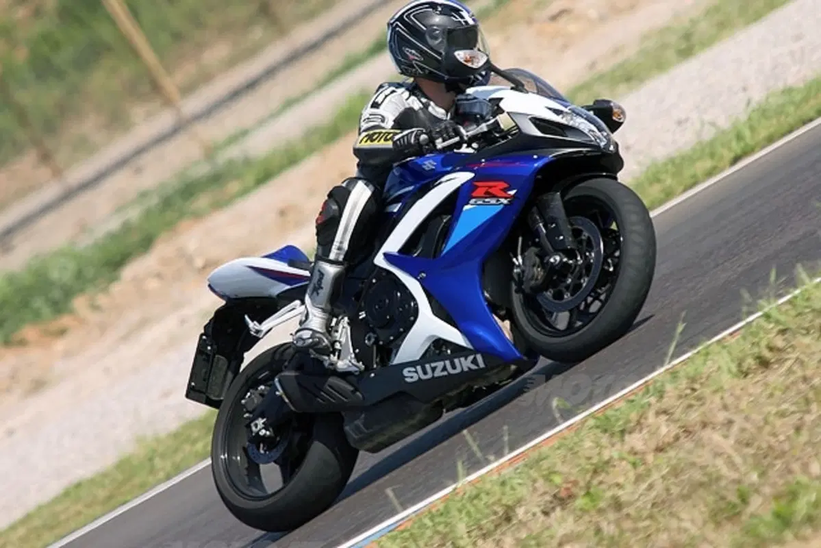 SUZUKI GSX-R 750 (15)