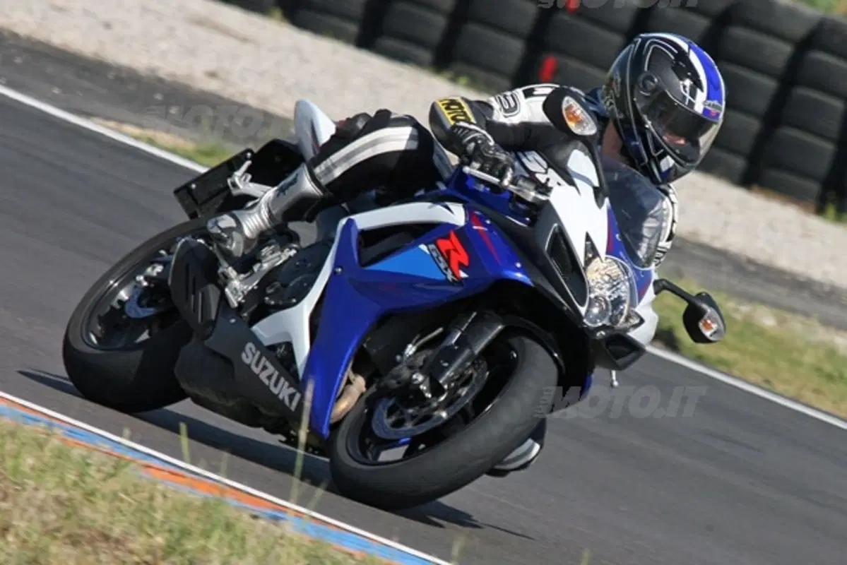 SUZUKI GSX-R 750 (16)