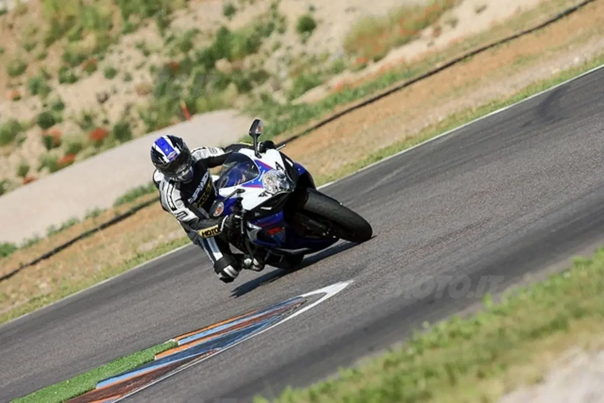 SUZUKI GSX-R 750 (17)