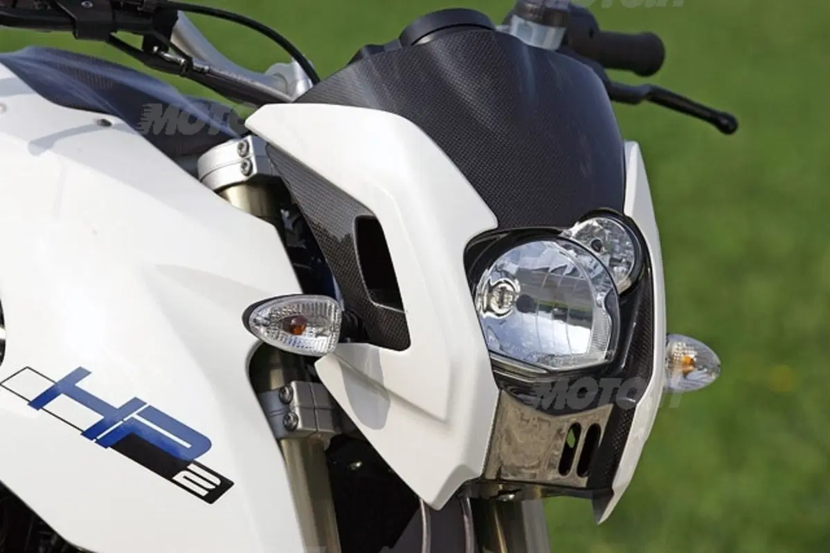 BMW HP2 Megamoto (4)