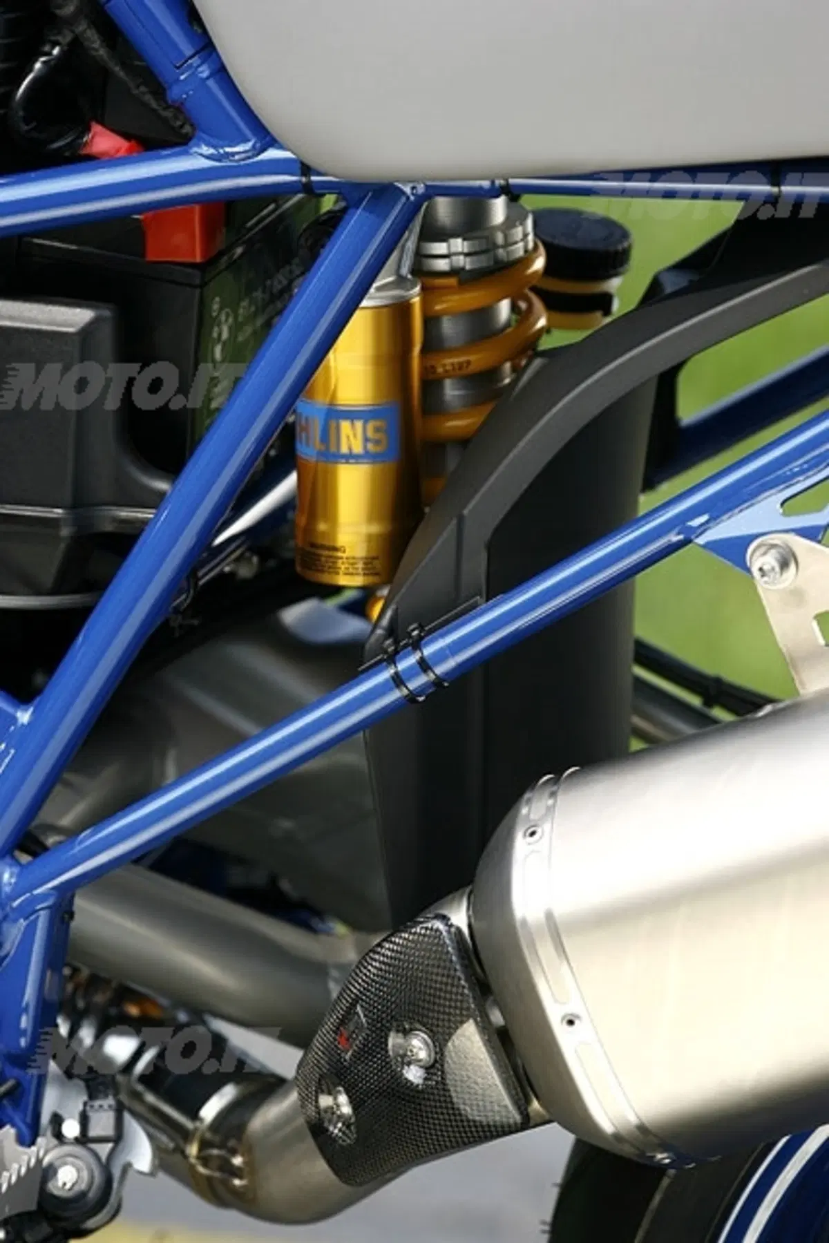 BMW HP2 Megamoto (5)