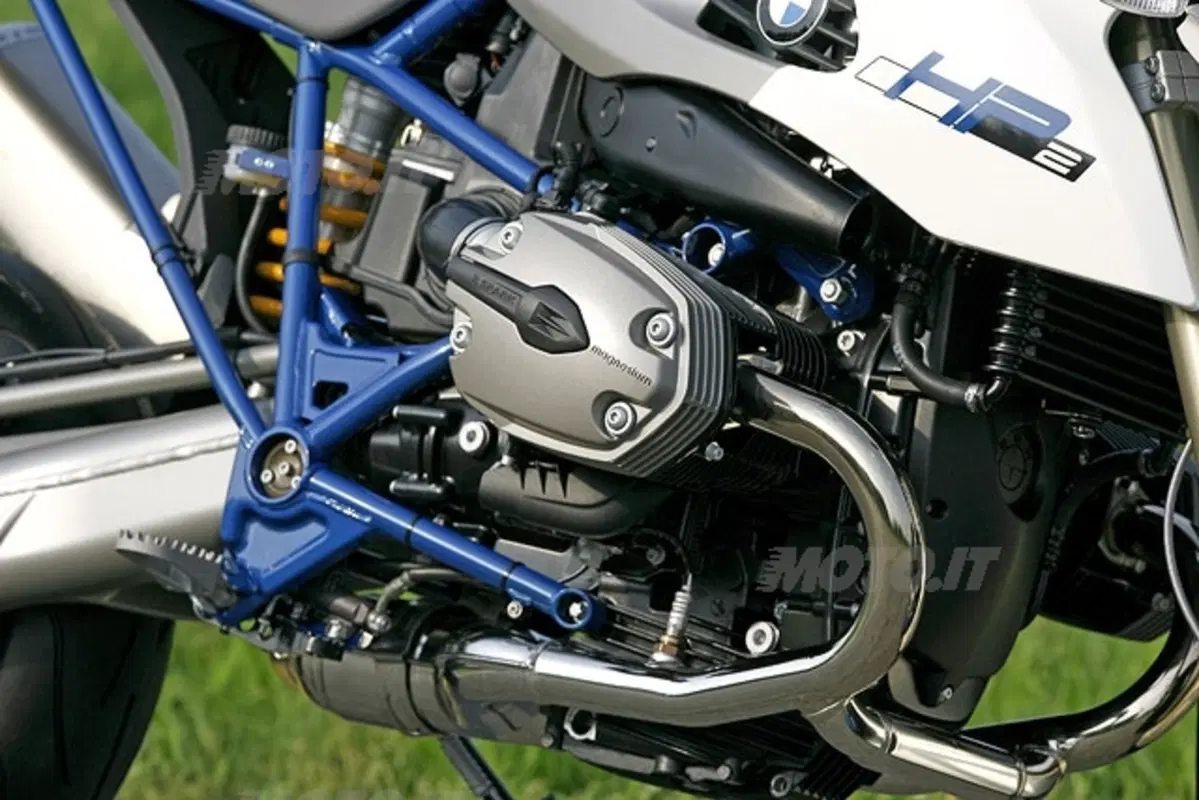 BMW HP2 Megamoto (6)