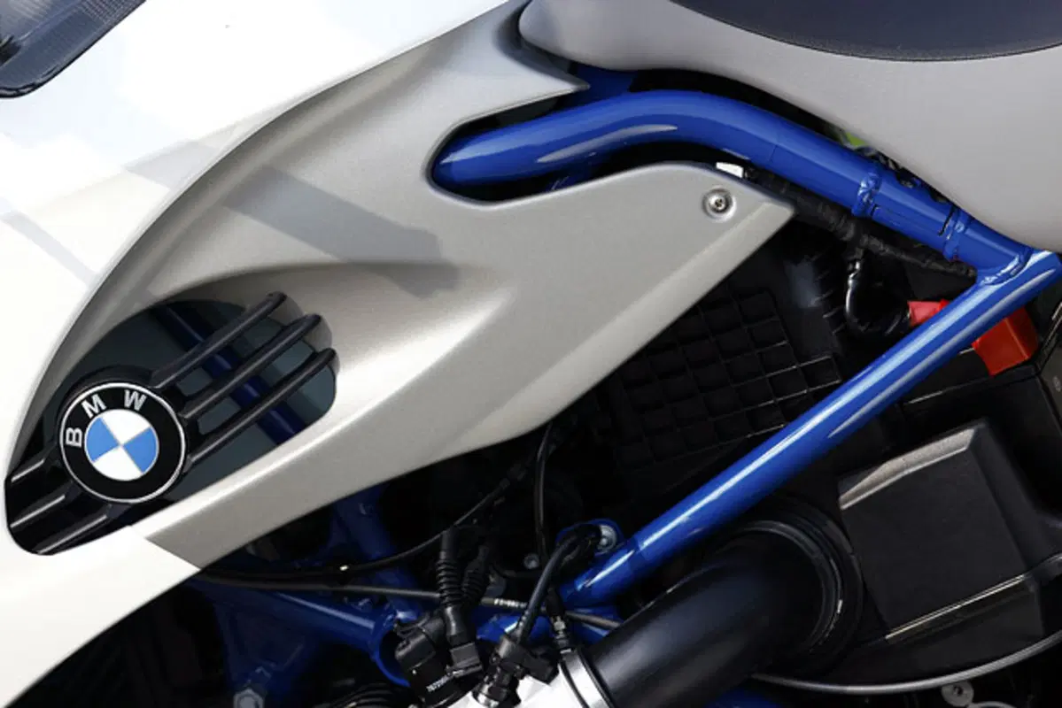 BMW HP2 Megamoto (7)
