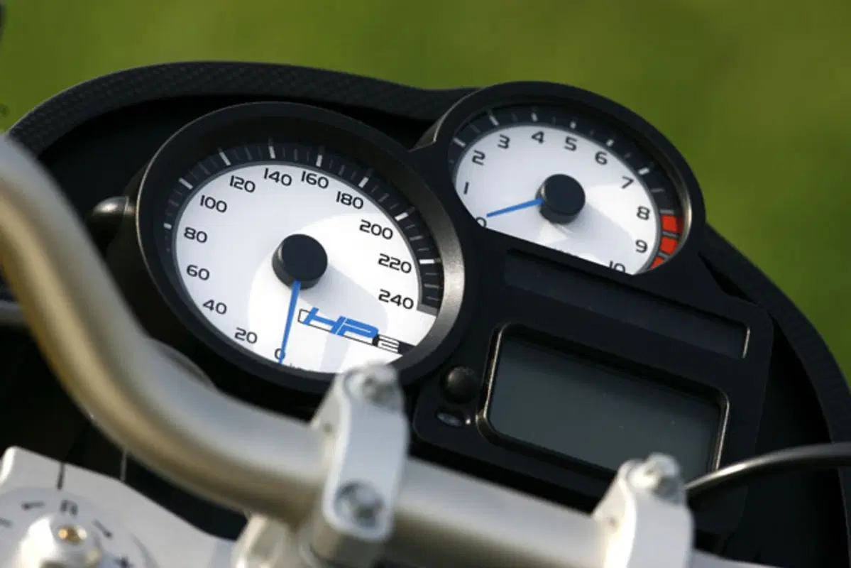 BMW HP2 Megamoto (8)